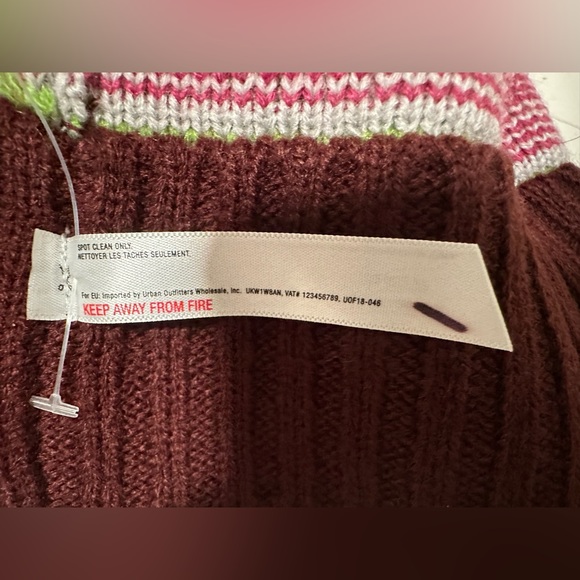 NWT Unbranded Beanie One Size Colorful Pom Pom Sharpie Mark on Label - Picture 6 of 10